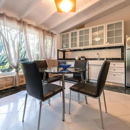 Maria Elena Iii Villa *