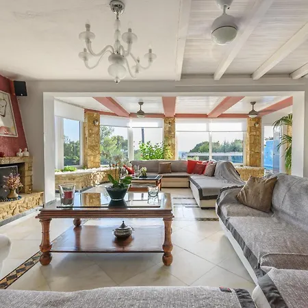 Maria Elena Iii Villa *