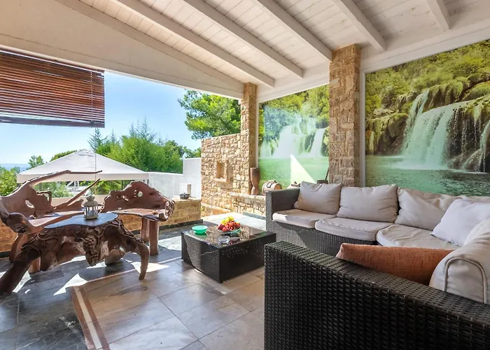 Villa Maria Elena Iii *