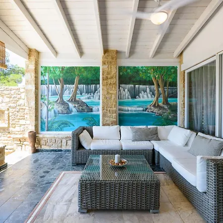 Villa Maria Elena Iii *