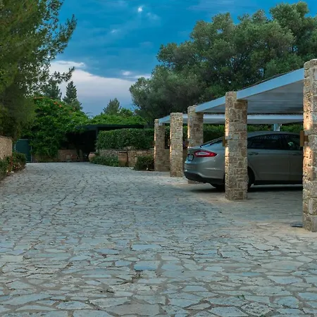 Villa Maria Elena Iii *