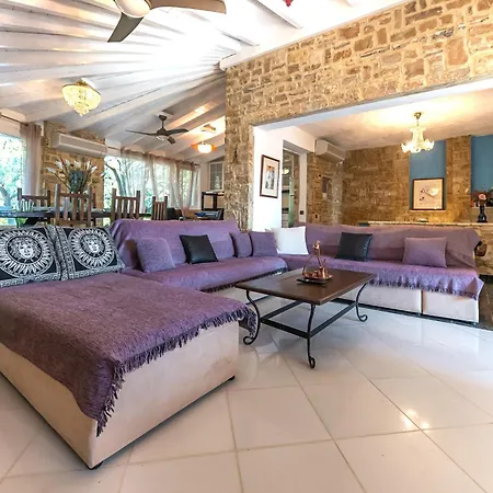 Villa Maria Elena Iii *