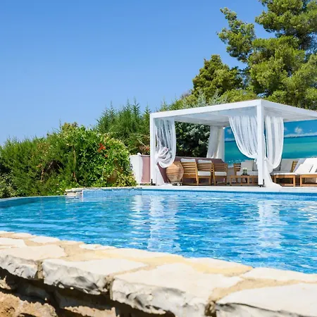 Maria Elena Iii Villa