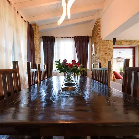 Villa Maria Elena Iii *