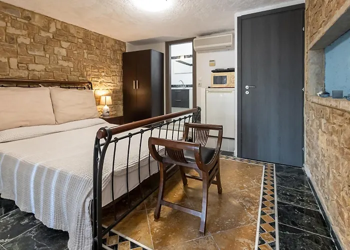 Maria Elena Iii Vilă