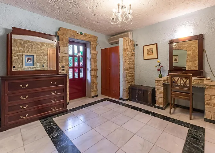 Maria Elena Iii Vilă *