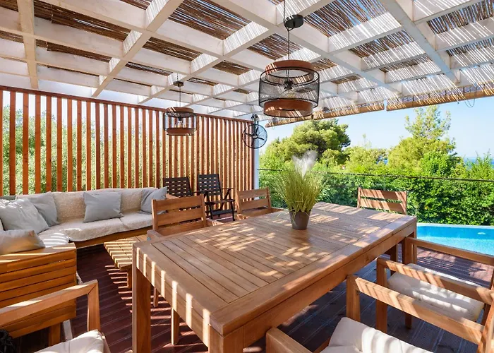 Maria Elena Iii Vilă