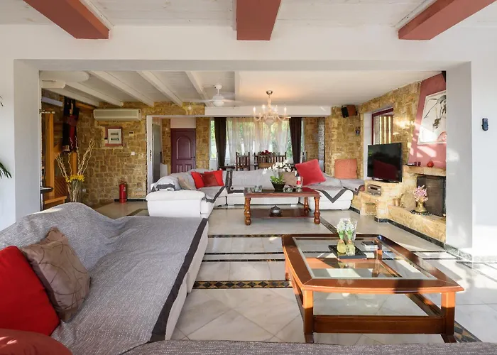 Maria Elena Iii Vilă